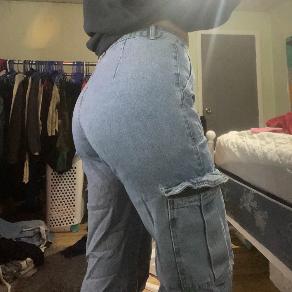 Light wash cargo pants (denim)
